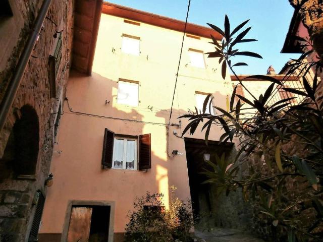 Villa Indipendente in vendita a Unione dei comuni Media Valle del Serchio, Ponte A Serraglio