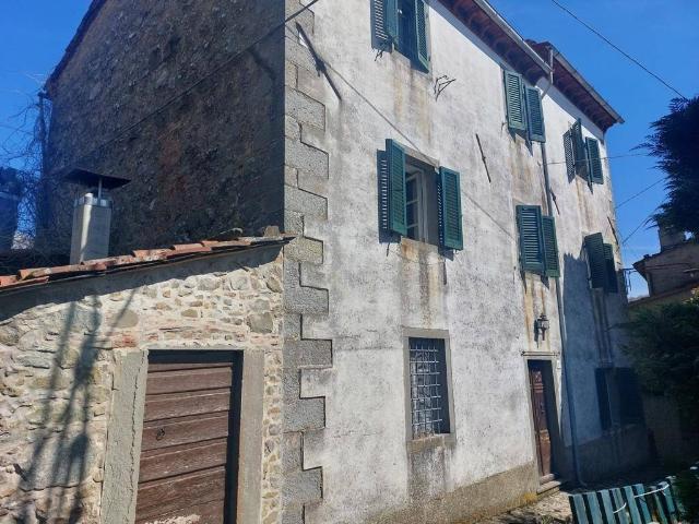 Villa Indipendente in vendita a Unione dei comuni Media Valle del Serchio, Bagni Di Lucca Villa