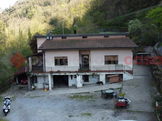Villa Indipendente in vendita a Unione dei comuni Media Valle del Serchio, Ponte A Serraglio