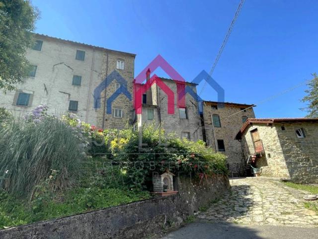 Villa Indipendente in vendita a Unione dei comuni Media Valle del Serchio, Casabasciana