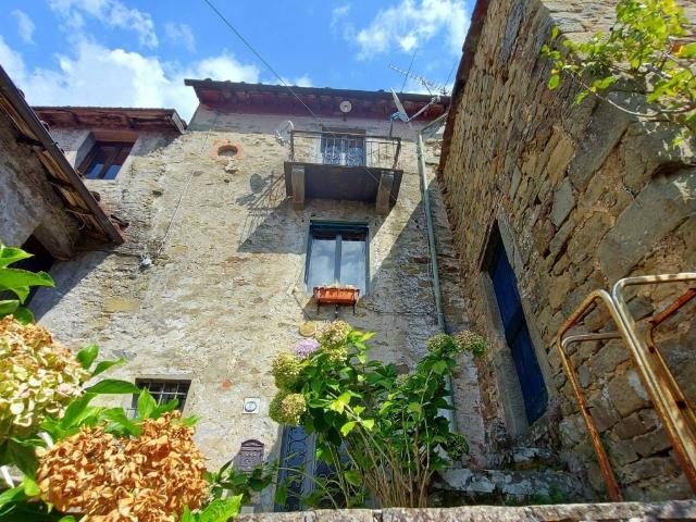 Villa Indipendente in vendita a Unione dei comuni Media Valle del Serchio, Ponte A Serraglio