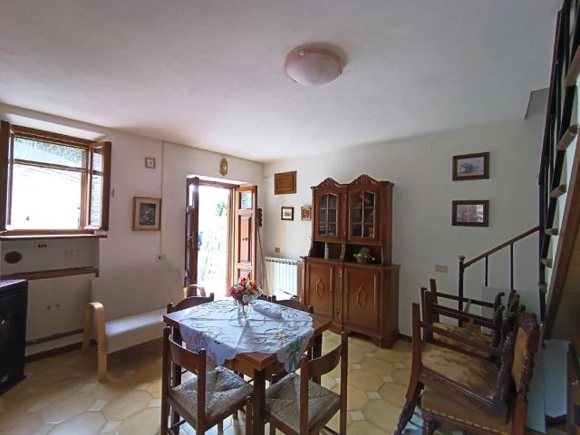 Villa Indipendente in vendita a Unione dei comuni Media Valle del Serchio, Ponte A Serraglio