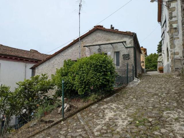 Villa Indipendente in vendita a Unione dei comuni Media Valle del Serchio, Ponte A Serraglio
