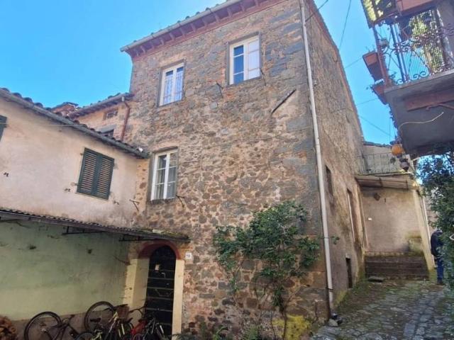 Villa Indipendente in vendita a Unione dei comuni Media Valle del Serchio, Bagni Di Lucca Villa