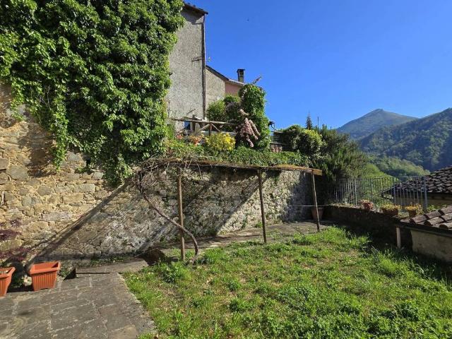 Villa Indipendente in vendita a Unione dei comuni Media Valle del Serchio, Ponte A Serraglio