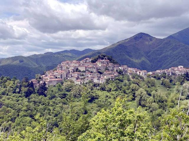 Villa Indipendente in vendita a Unione dei comuni Media Valle del Serchio, Montefegatesi