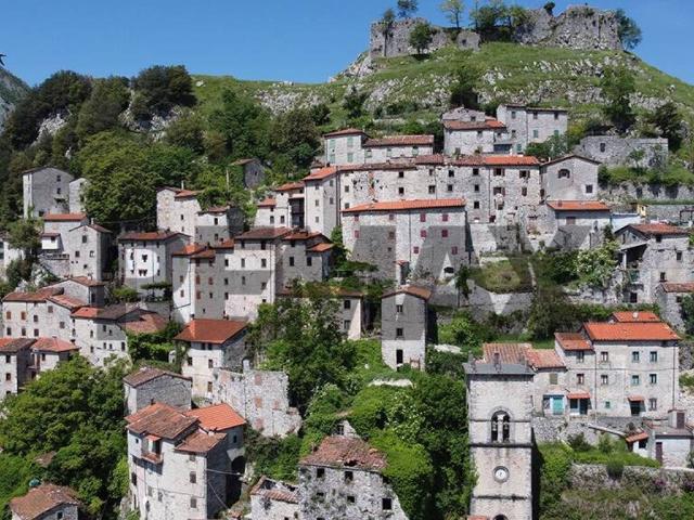 Villa Indipendente in vendita a Unione dei comuni Media Valle del Serchio, Lucchio