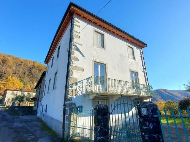 Villa Indipendente in vendita a Unione dei comuni Media Valle del Serchio, Ponte A Serraglio