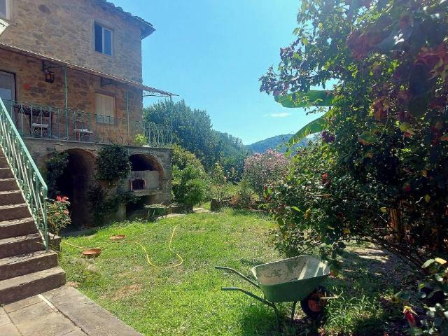 Villa Indipendente in vendita a Unione dei comuni Media Valle del Serchio, Ponte A Serraglio