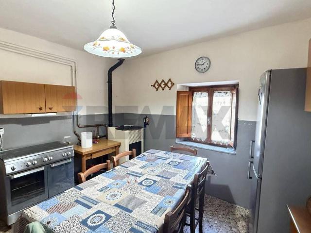 Villa Indipendente in vendita a Unione dei comuni Media Valle del Serchio, Lucchio