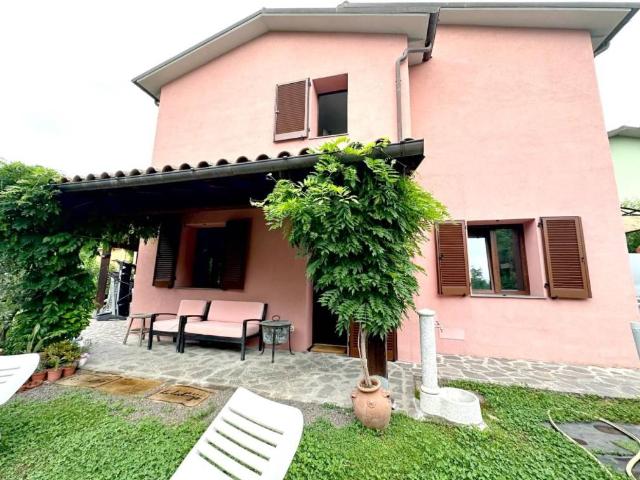 Villa Indipendente in vendita a Unione dei comuni Media Valle del Serchio, Fornoli