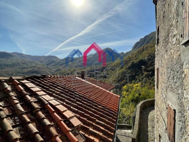 Villa Indipendente in vendita a Unione dei comuni Media Valle del Serchio, Lucchio