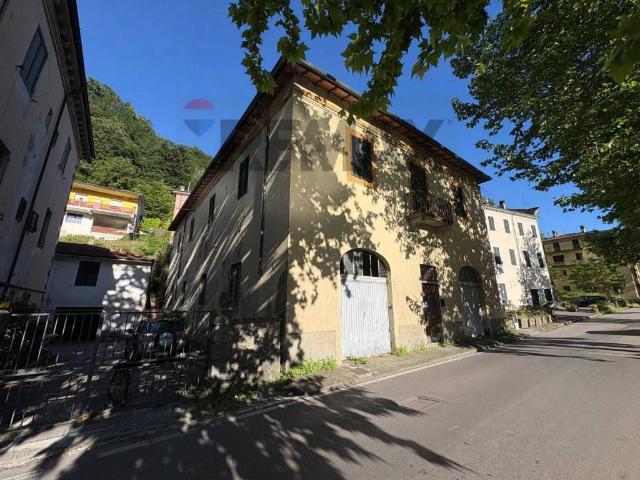 Villa Indipendente in vendita a Unione dei comuni Media Valle del Serchio, Ponte A Serraglio