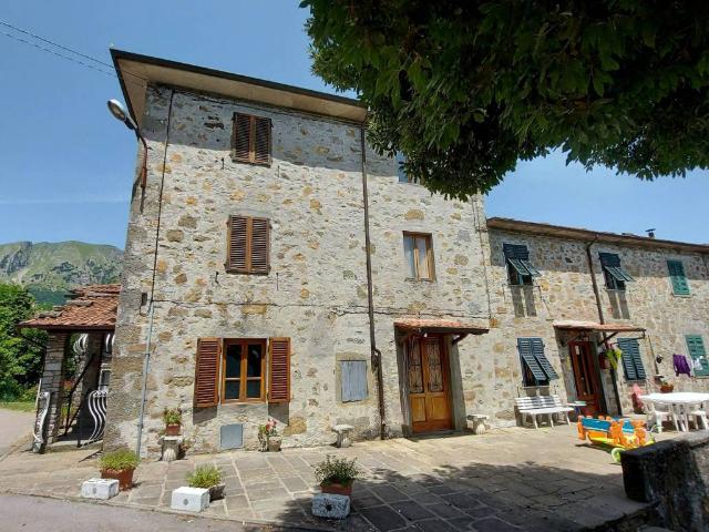 Villa Indipendente in vendita a Unione dei comuni Media Valle del Serchio, Ponte A Serraglio