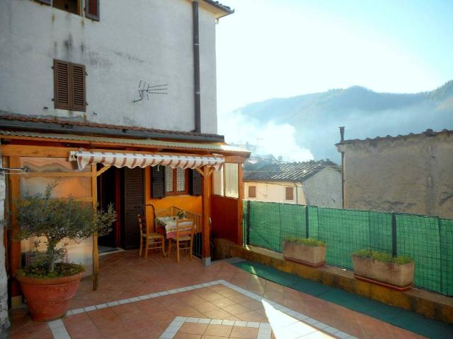 Villa Indipendente in vendita a Unione dei comuni Media Valle del Serchio, Ponte A Serraglio