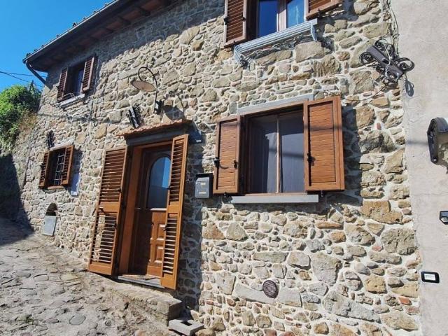 Villa Indipendente in vendita a Unione dei comuni Media Valle del Serchio, Ponte A Serraglio