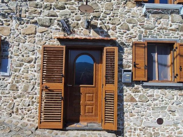 Villa Indipendente in vendita a Unione dei comuni Media Valle del Serchio, Ponte A Serraglio