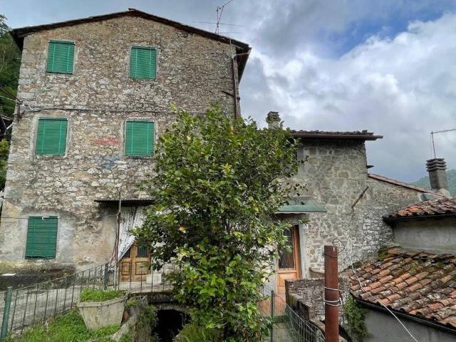 Villa Indipendente in vendita a Unione dei comuni Media Valle del Serchio, Benabbio
