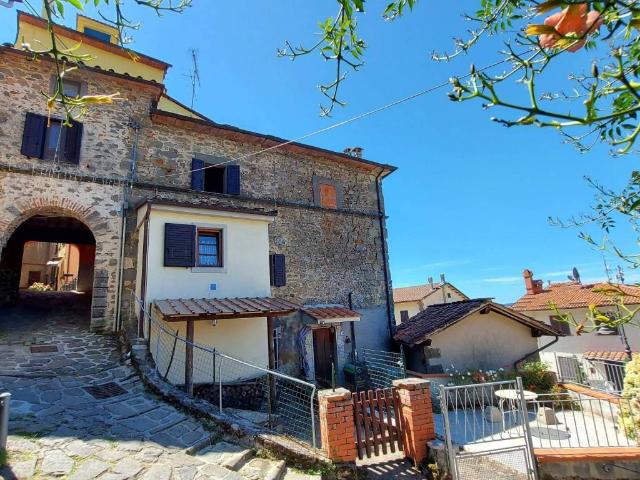 Villa Indipendente in vendita a Unione dei comuni Media Valle del Serchio, Crasciana