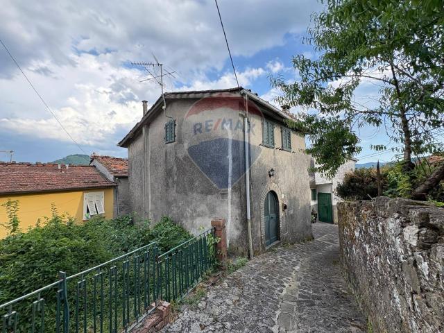 Villa Indipendente in vendita a Unione dei comuni Media Valle del Serchio, Ponte A Serraglio