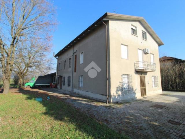 Villa Indipendente in vendita a Terra di Mezzo, Re