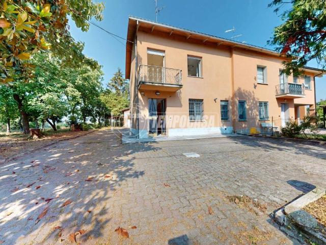 Villa Indipendente in vendita a Terra di Mezzo, Re