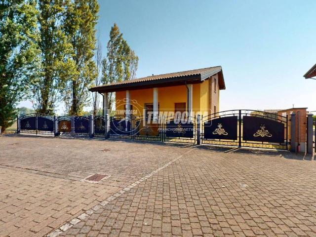 Villa Indipendente in vendita a Bagnolo in Piano
