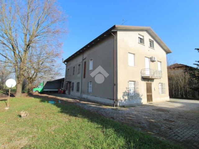 Villa Indipendente in vendita a Terra di Mezzo, Re