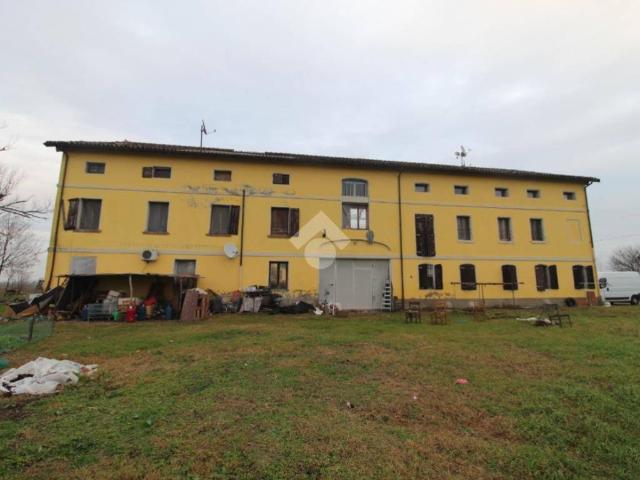 Villa Indipendente in vendita a Terra di Mezzo, Re