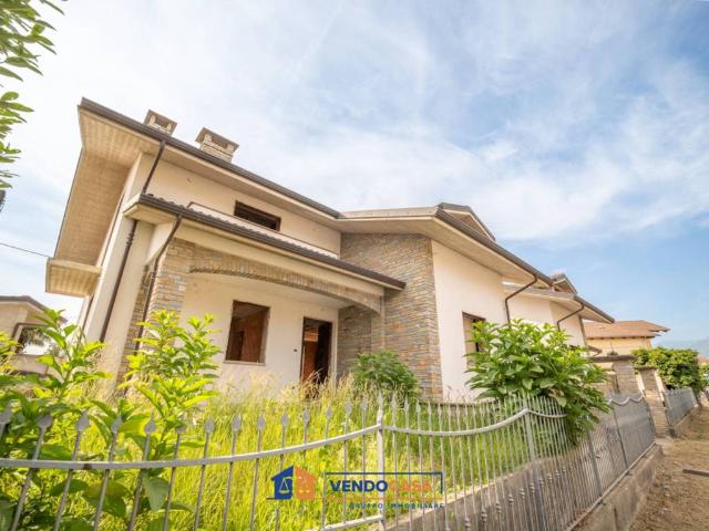 Villa Indipendente in vendita a Airali, Bagnolo Piemonte