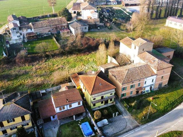 Villa Indipendente in vendita a Bagnolo San Vito, Lombardia