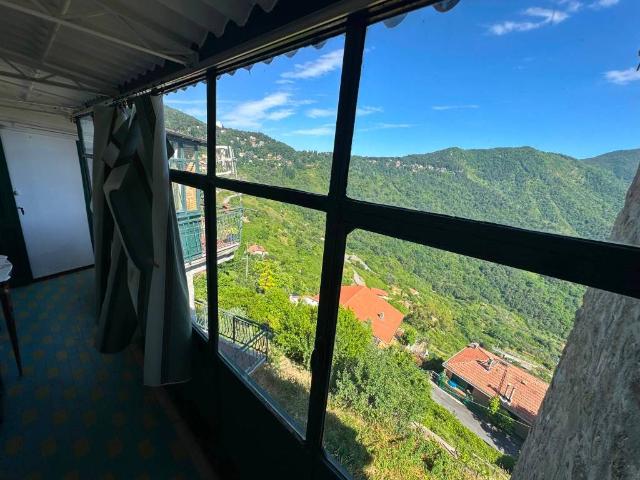 Villa Indipendente in vendita a Bajardo, Liguria
