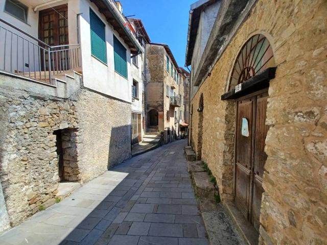 Rustico in vendita a Bajardo, Liguria