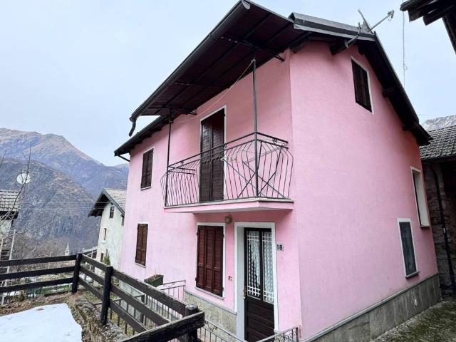 Villa Indipendente in vendita a Bannio Anzino, Piemonte