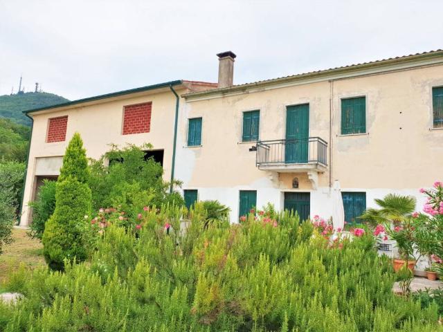 Villa Indipendente in vendita a Baone, Veneto