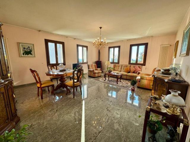 Villa Indipendente in vendita a Baone, Veneto