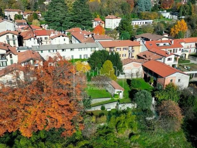Villa Indipendente in vendita a Barasso, Lombardia