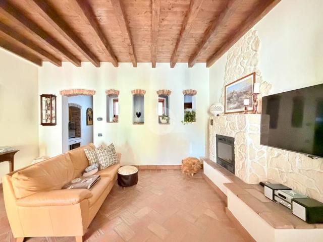 Villa Indipendente in vendita a Barbariga, Lombardia
