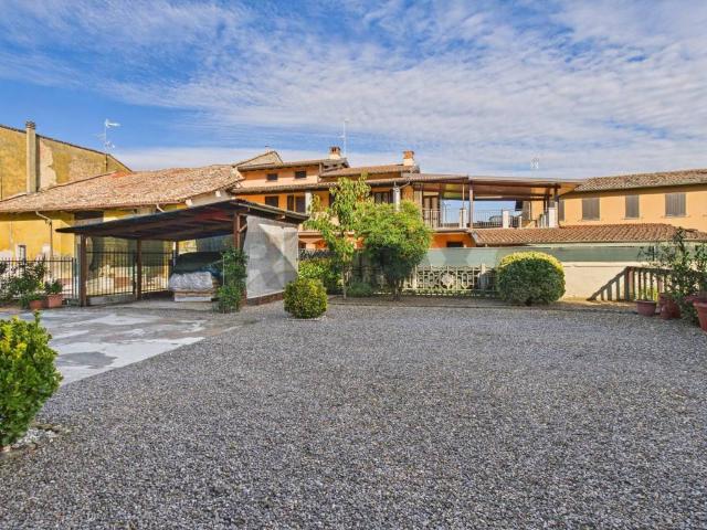 Villa Indipendente in vendita a Barbianello, Lombardia