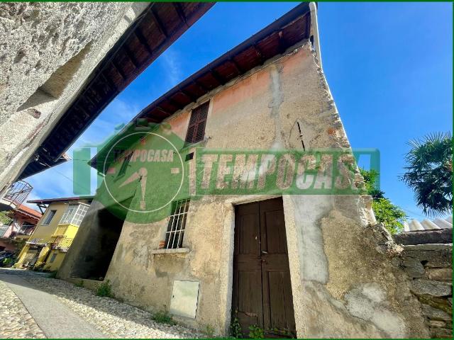 Villa Indipendente in vendita a Bardello, Lombardia