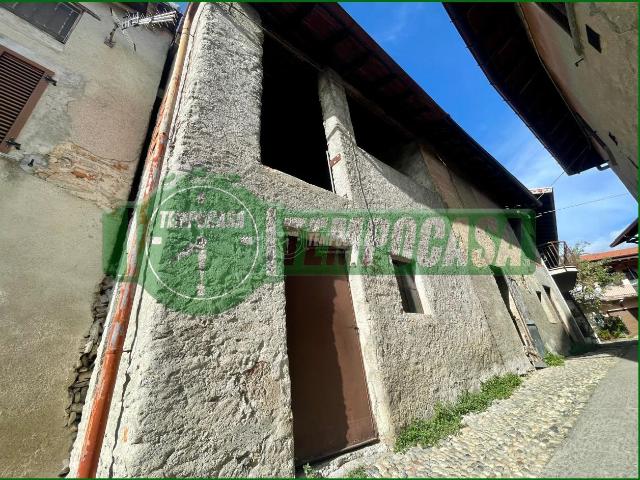 Villa Indipendente in vendita a Bardello, Lombardia
