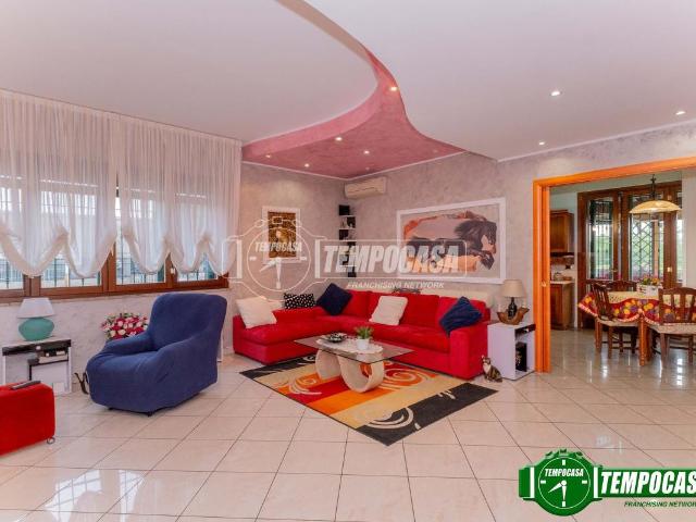 Villa Indipendente in vendita a Bareggio, Lombardia