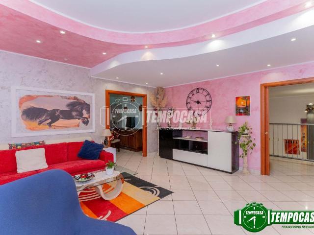 Villa Indipendente in vendita a Bareggio, Lombardia