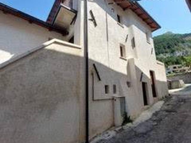 Villa Indipendente in vendita a Barete, Abruzzo
