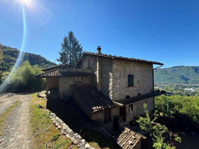 Villa Indipendente in vendita a Unione dei comuni Media Valle del Serchio, Barga