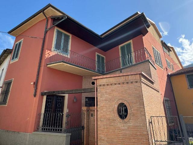 Villa Indipendente in vendita a Unione dei comuni Media Valle del Serchio, Barga