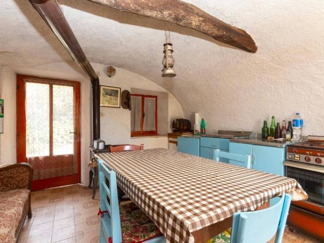 Rustico in vendita a Montescotto, Piemonte