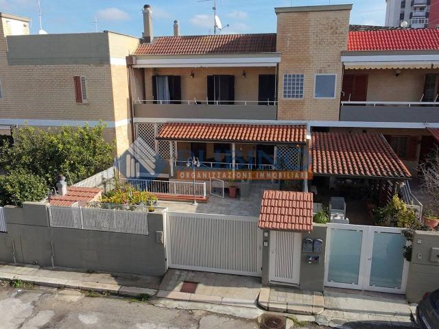 Villa Indipendente in vendita a Municipio 4, Puglia