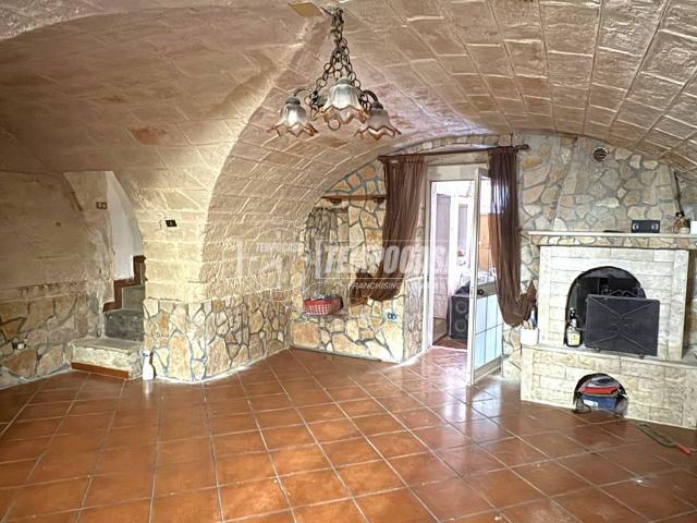 Villa Indipendente in vendita a Municipio 4, Puglia