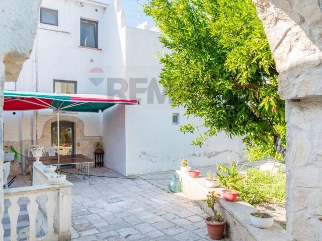 Villa Indipendente in vendita a Municipio 4, Puglia
